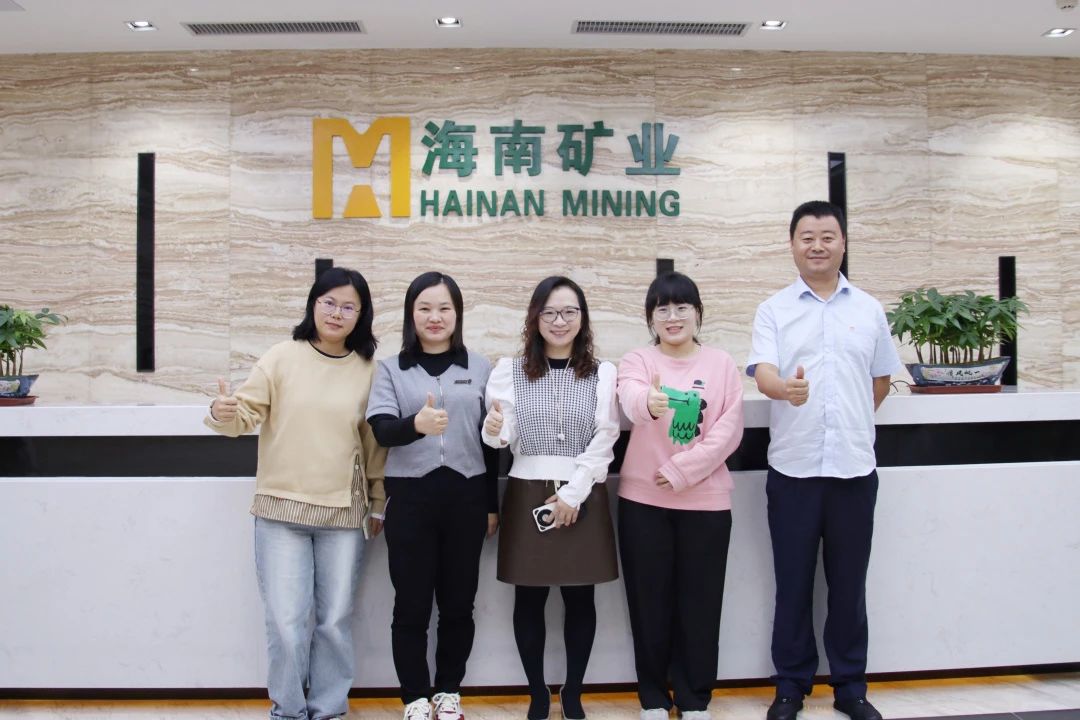 致敬“她”力(li)量 海南(nan)矿业开展(zhan)“國(guo)際(ji)妇女節(jie)”係(xi)列活動(dòng)1_20240309154033.jpg