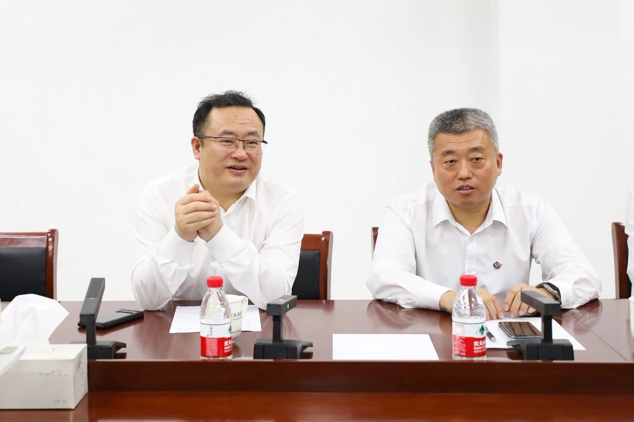1713490085487322.jpg 中(zhong)海石油氣(qi)電(dian)集(ji)團(tuán)到(dao)访海南(nan)矿业3.jpg