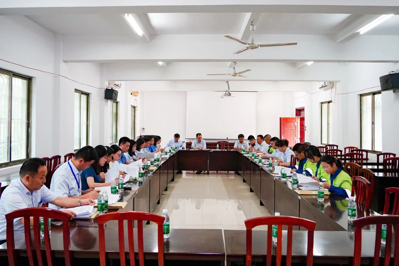 海南(nan)矿业召开第四届职工(gong)代(dai)表大(da)会第一(yi)次会议62.jpg