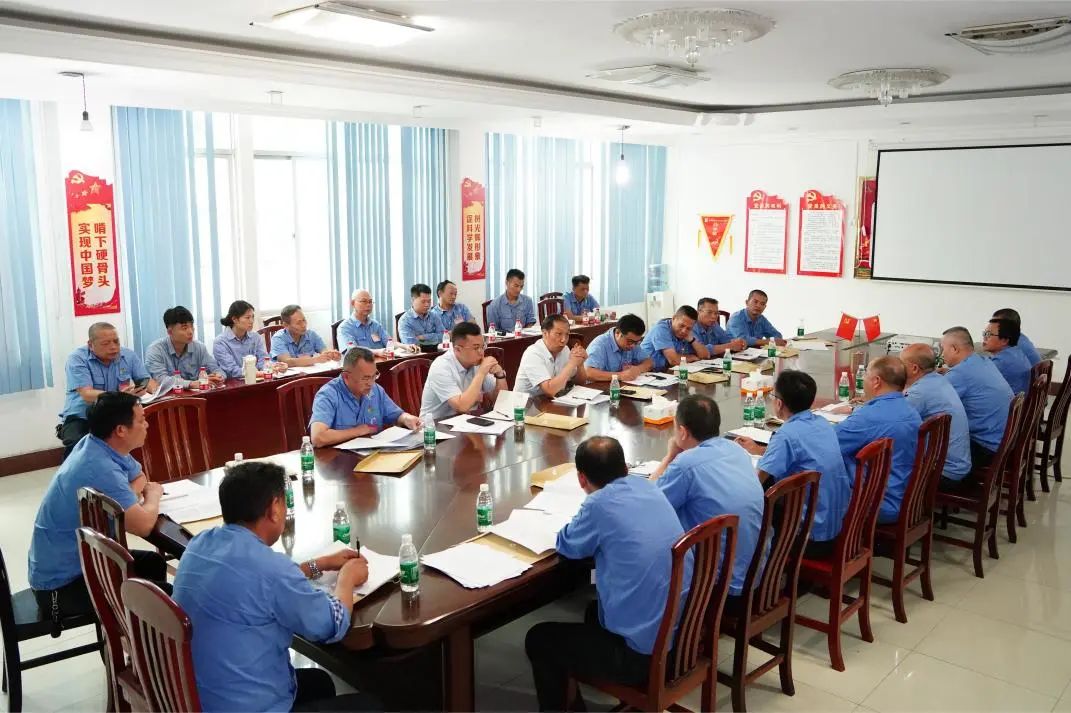海南(nan)矿业召开第四届职工(gong)代(dai)表大(da)会第一(yi)次会议64.jpg