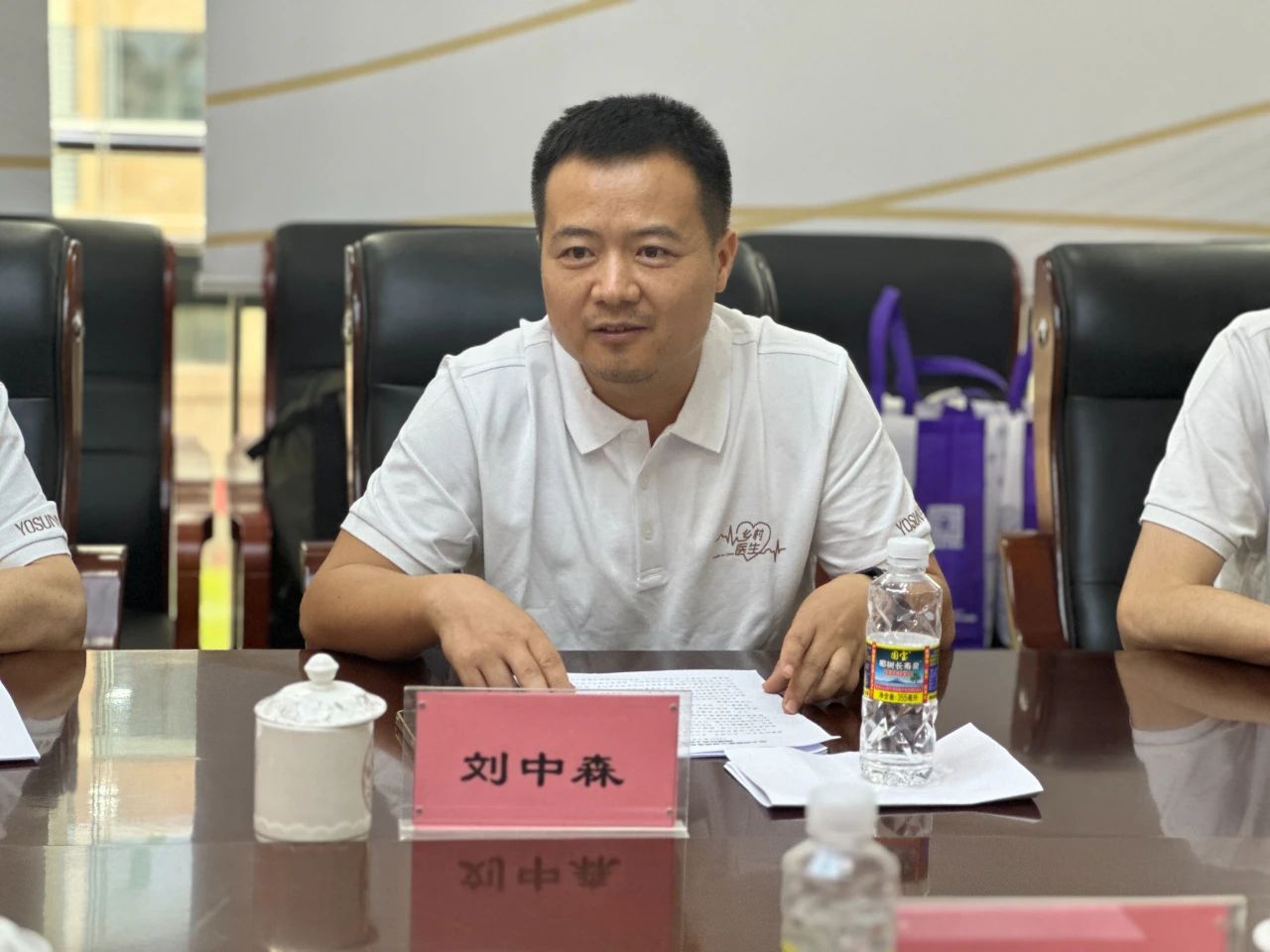 1714956638632090.jpg 携手同行 助力(li)海南(nan)白沙基层医(yī)疗髮(fa)展(zhan)3.jpg