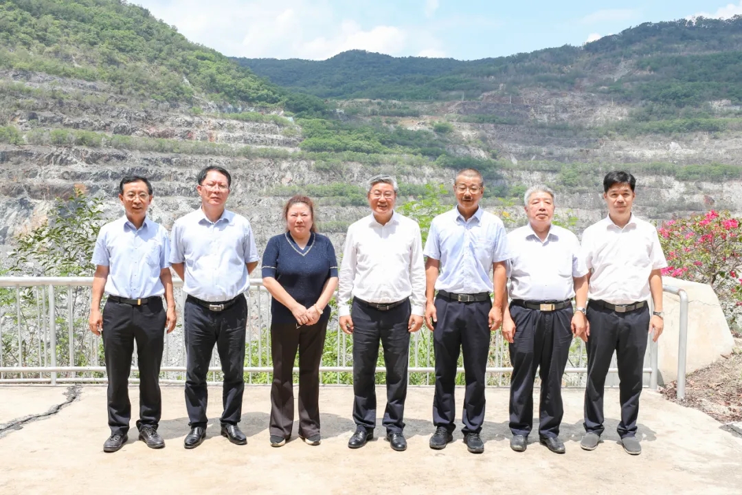 海南(nan)省政协主(zhu)席李荣灿到(dao)海南(nan)矿业调研1_副本(ben).jpg
