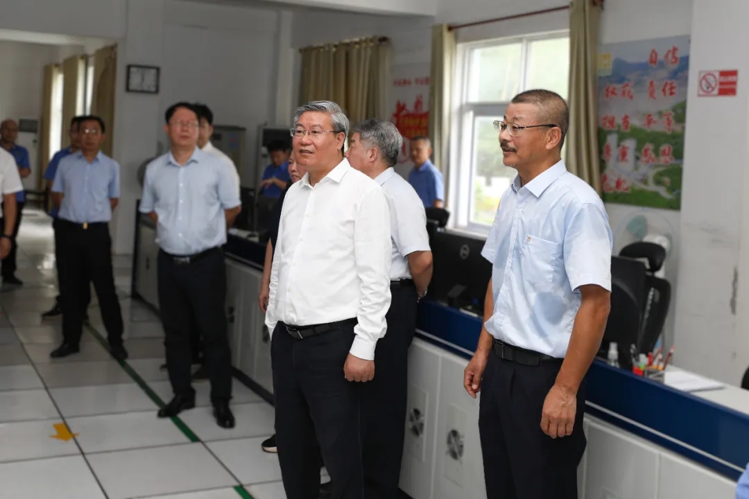 海南(nan)省政协主(zhu)席李荣灿到(dao)海南(nan)矿业调研3_副本(ben).jpg