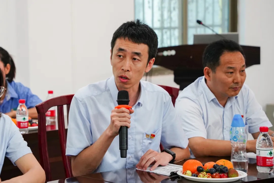 海南(nan)矿业召开“七一(yi)”座谈会4.jpg