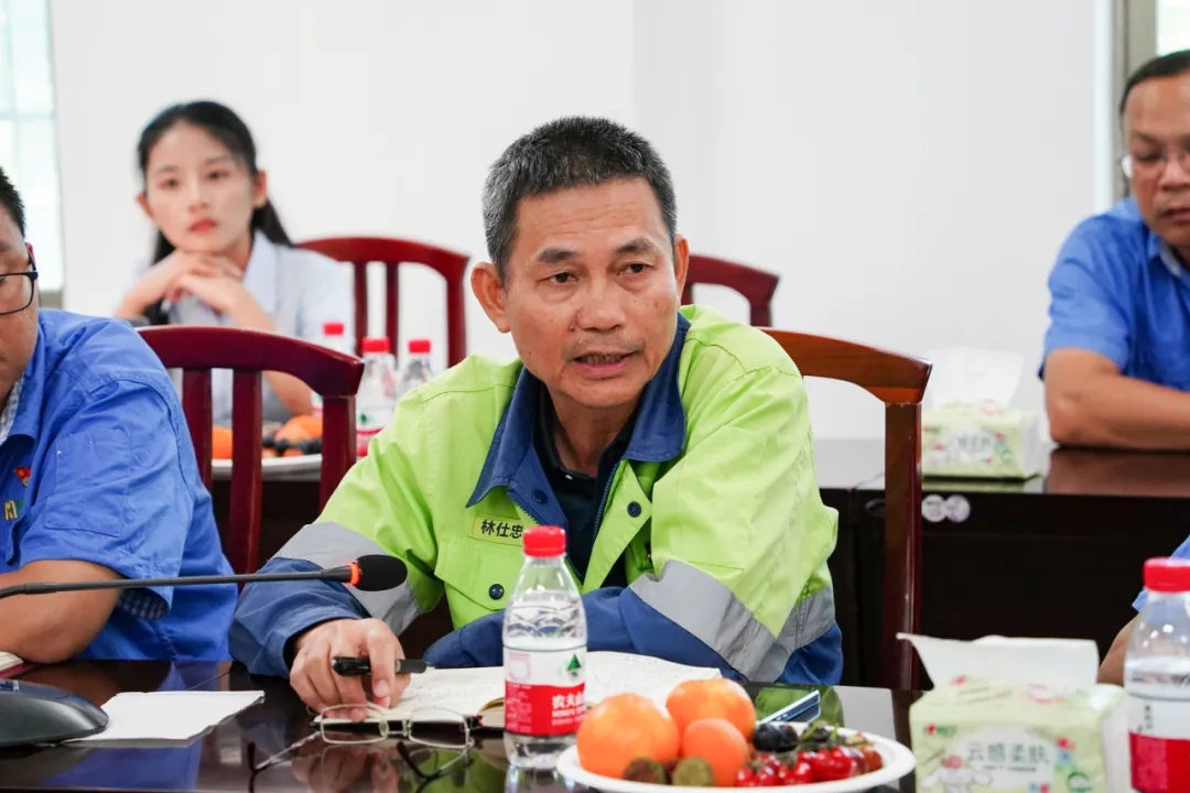 海南(nan)矿业召开“七一(yi)”座谈会7.jpg