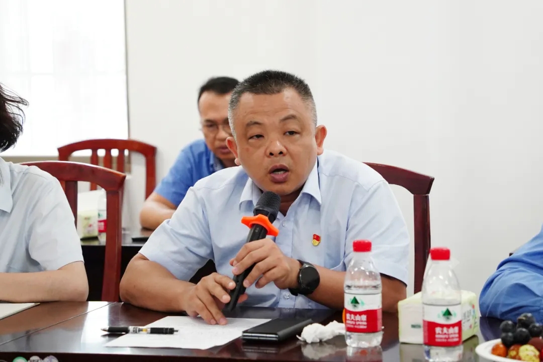 海南(nan)矿业召开“七一(yi)”座谈会11.jpg