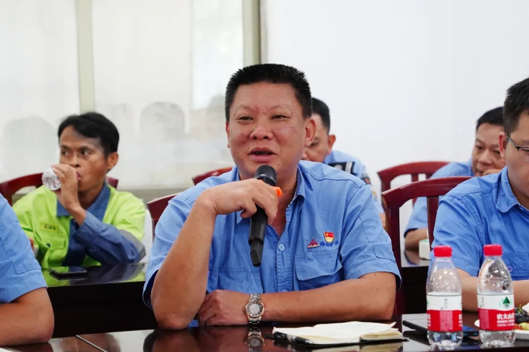 海南(nan)矿业召开“七一(yi)”座谈会12.jpg