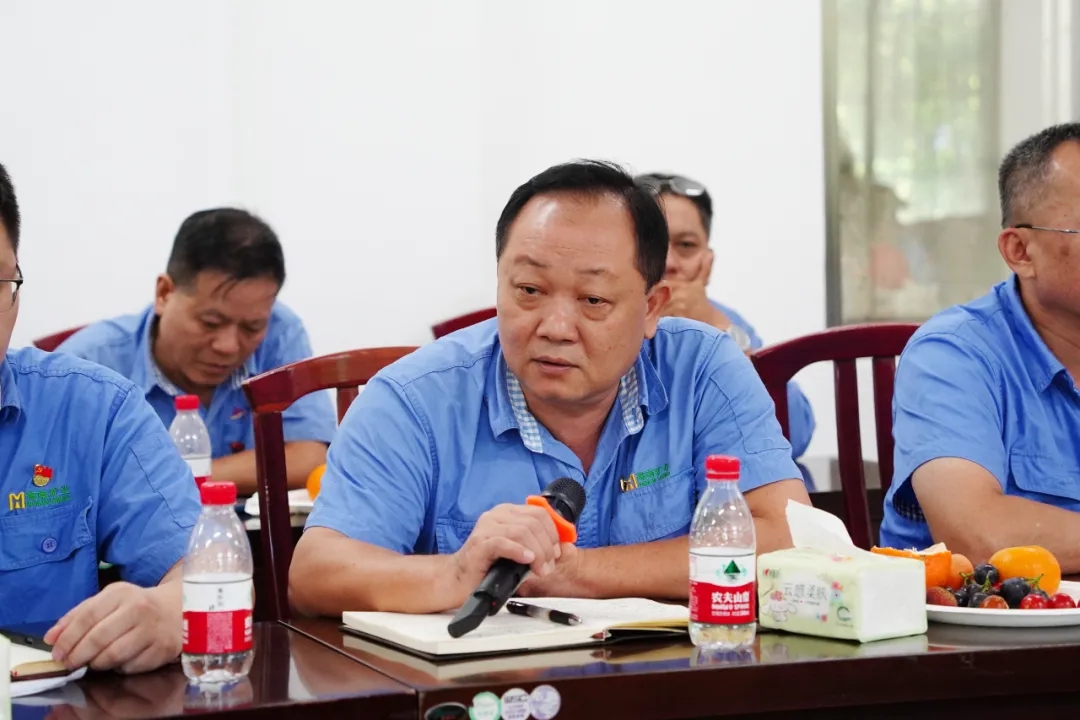 海南(nan)矿业召开“七一(yi)”座谈会13.jpg