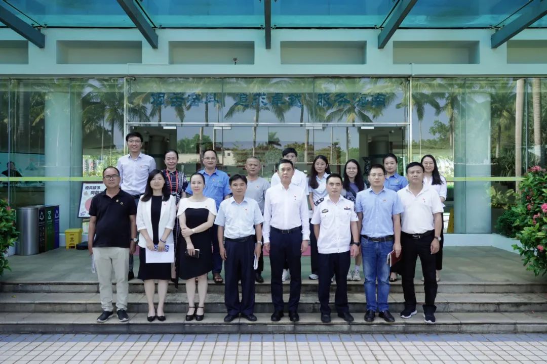 海南(nan)矿业到(dao)美兰機(jī)場(chang)开展(zhan)党建(jian)品(pin)牌对标交流