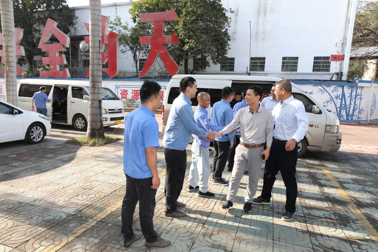 海南(nan)矿业举行新(xin)春團(tuán)拜活動(dòng)