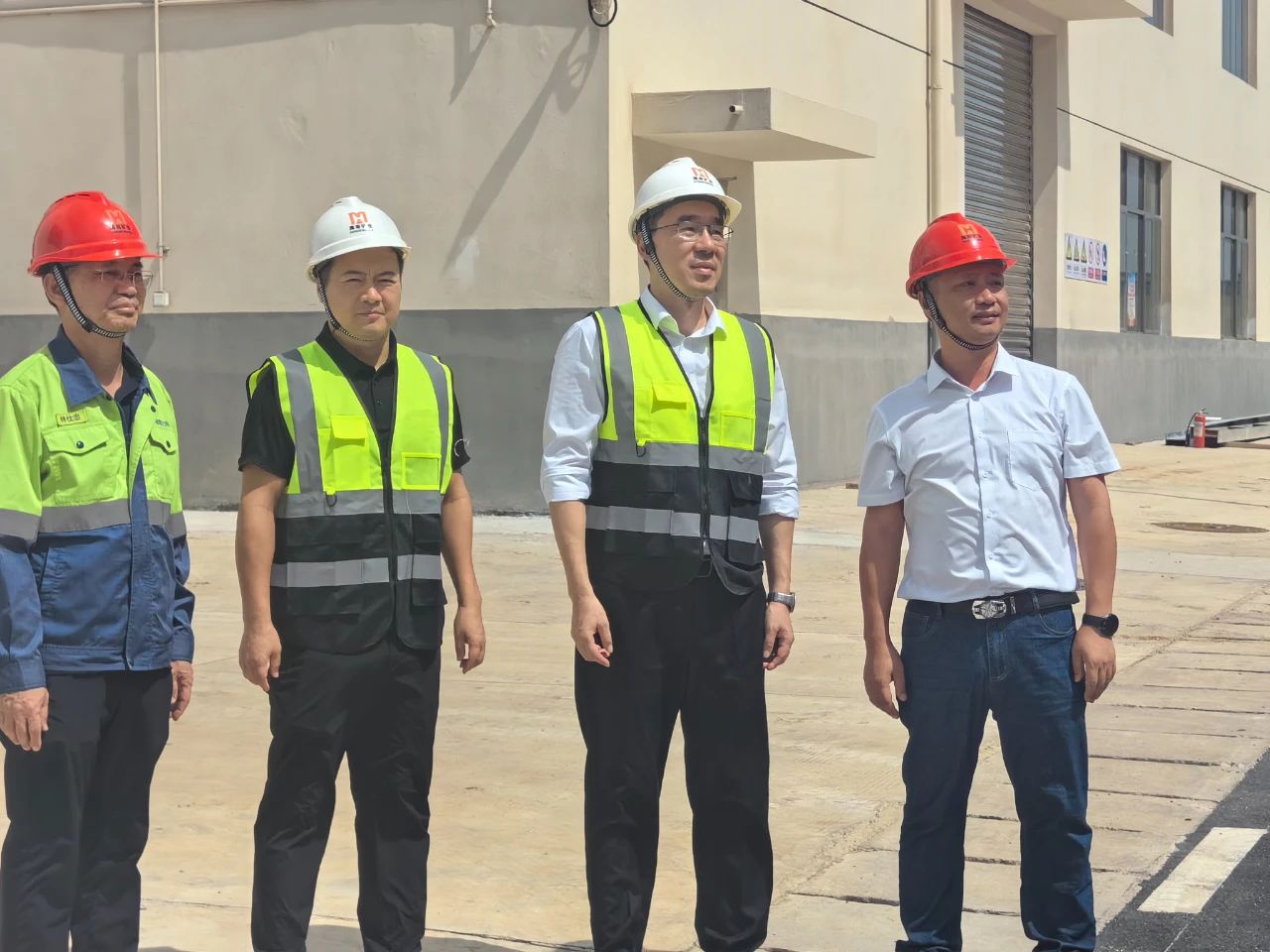 海南(nan)矿业总裁滕磊调研海南(nan)星之(zhi)海新(xin)材(cai)料公(gōng)司