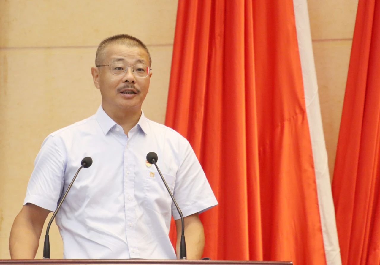 刘明东荣获“海南(nan)省優(you)秀中(zhong)國(guo)特色社(she))会主(zhu)义事业建(jian)設(shè)者”称号